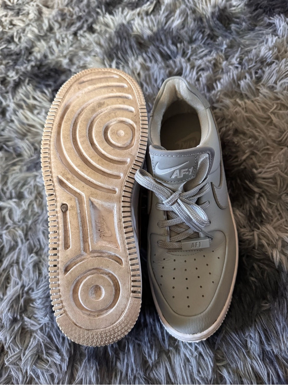 Nike Women's Air Force 1 Low Sneakers in Light Gray - Picture 2 of 4